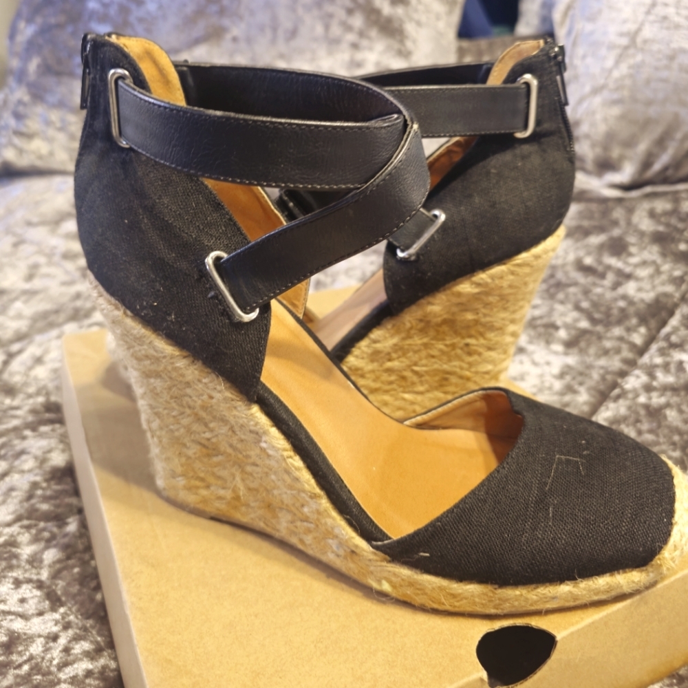 Qupid Espadrille Wedge Sandals Size 10